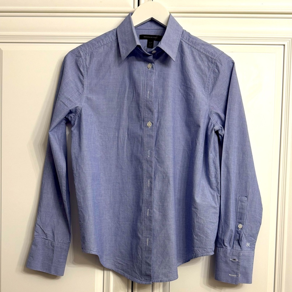 Banana Republic Women's Size XS Blue Long Sleeve Button Down Shirt 100% Cotton